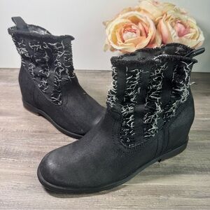 Joe’s Jeans Mirage Gray Fabric Slouch Low Heel Boots size 6.5 EUC